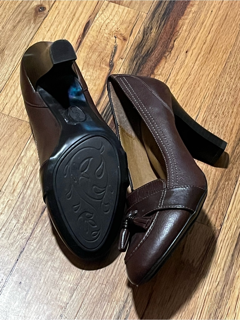 EuroSoft by Sofft Brown Leather Tassel Heels Size 8.5 Comfort Dress Pumps 3.5” H - Picture 5 of 9